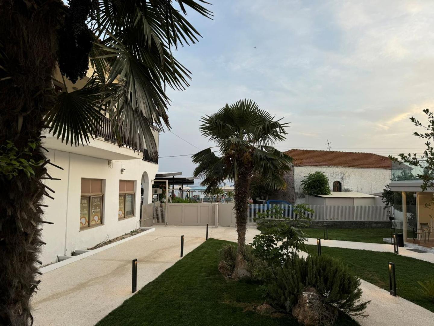 Studio Nikiti Beach 外观 照片